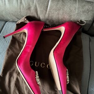 Gucci pink satin pumps